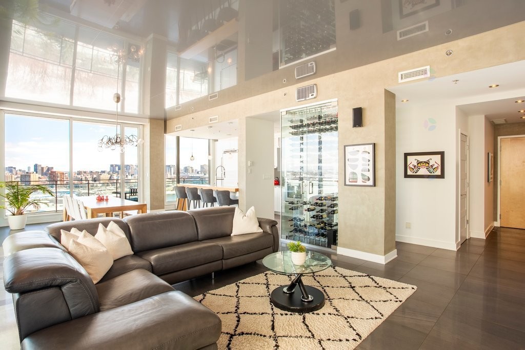 









185


Rue Laurier

, 1804,
Gatineau (Hull),




QC
J8X0B2

