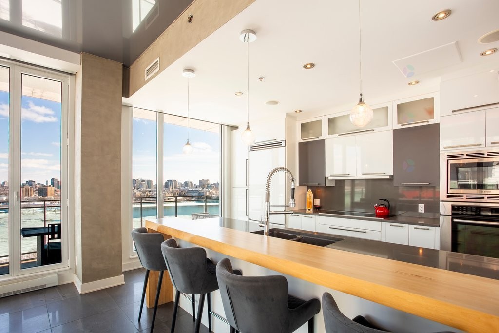 









185


Rue Laurier

, 1804,
Gatineau (Hull),




QC
J8X0B2

