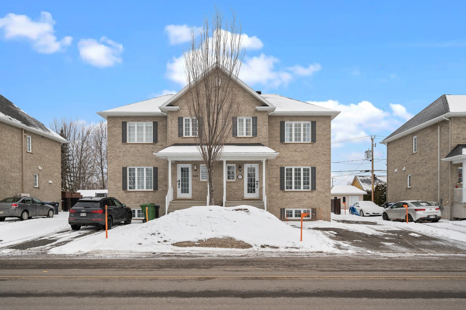 









647


Av. Albert-Rousseau

,
Lévis (Les Chutes-de-la-Chaudière-Ouest),




QC
G6J2C7

