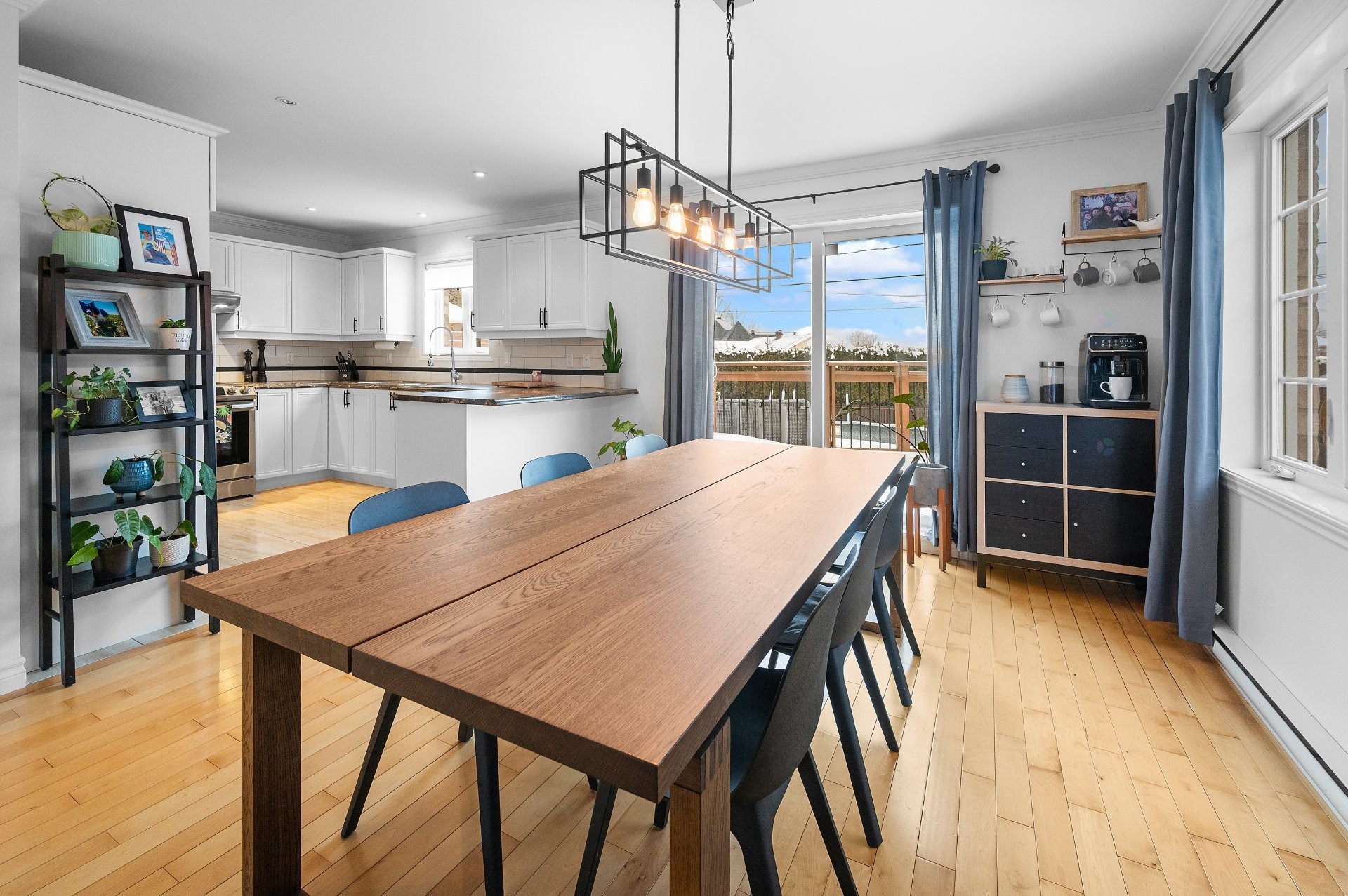 









647


Av. Albert-Rousseau

,
Lévis (Les Chutes-de-la-Chaudière-Ouest),




QC
G6J2C7

