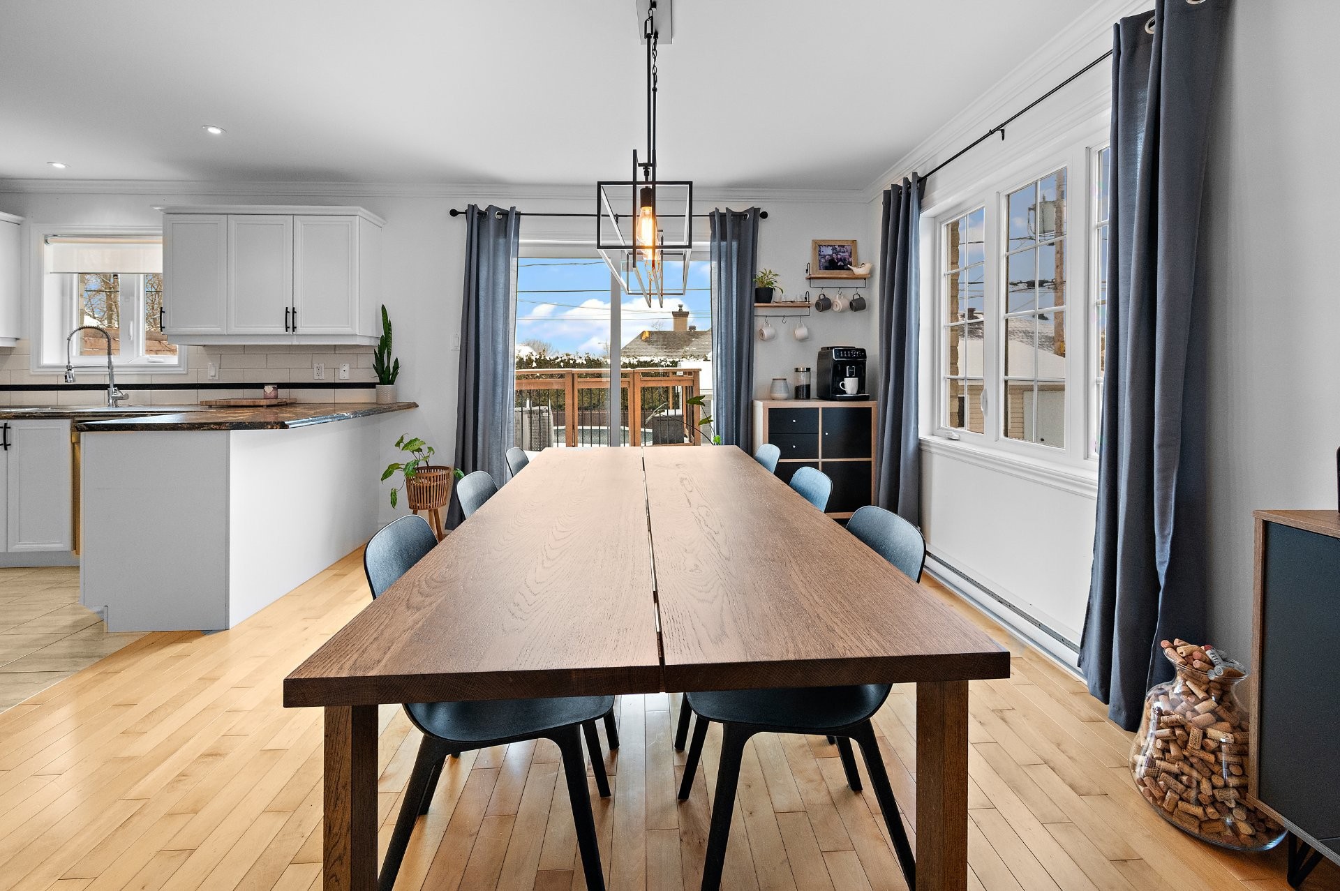 









647


Av. Albert-Rousseau

,
Lévis (Les Chutes-de-la-Chaudière-Ouest),




QC
G6J2C7

