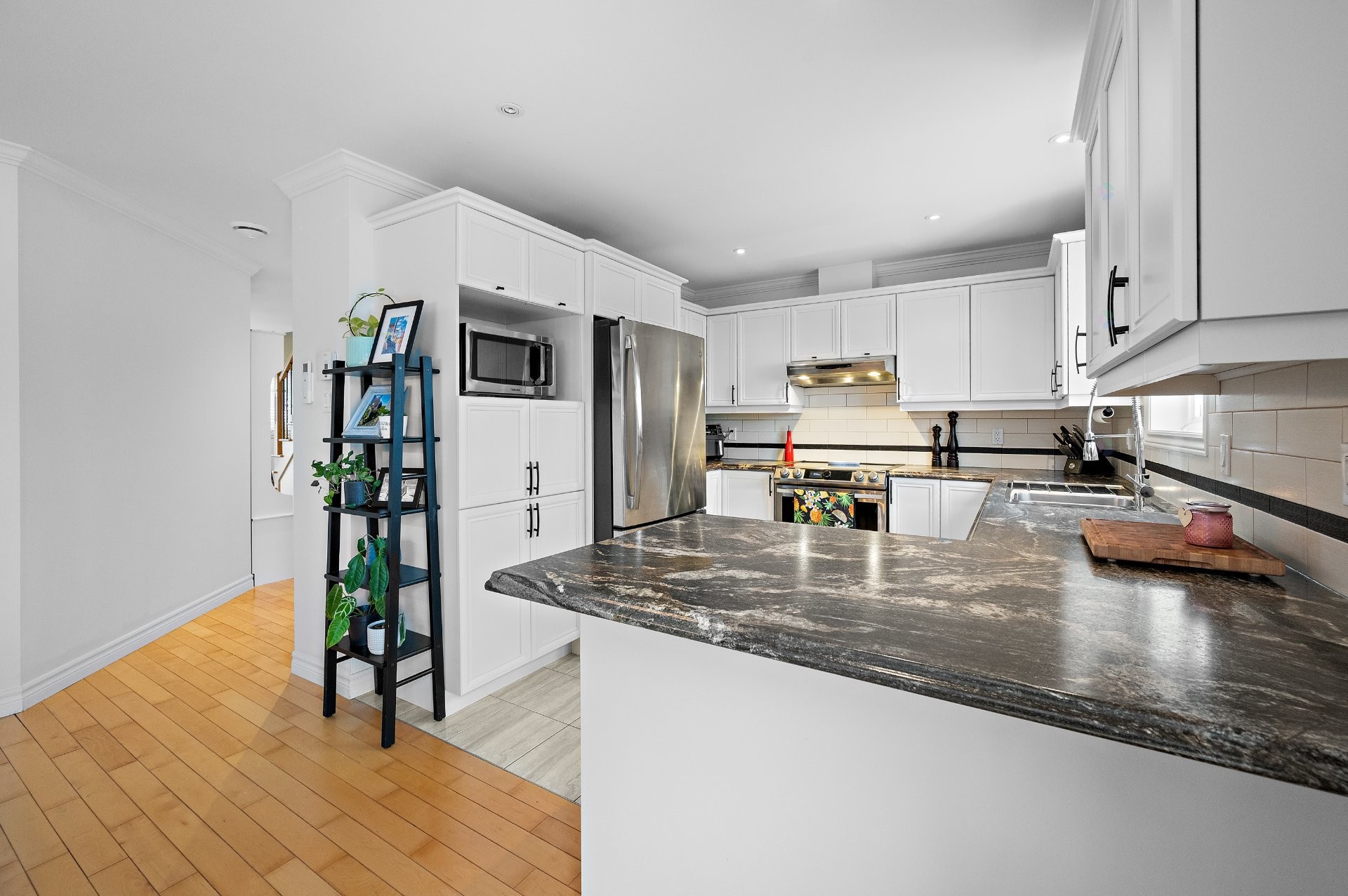 









647


Av. Albert-Rousseau

,
Lévis (Les Chutes-de-la-Chaudière-Ouest),




QC
G6J2C7


