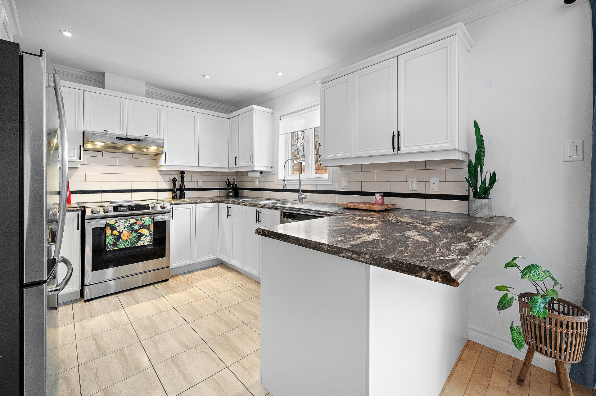 









647


Av. Albert-Rousseau

,
Lévis (Les Chutes-de-la-Chaudière-Ouest),




QC
G6J2C7

