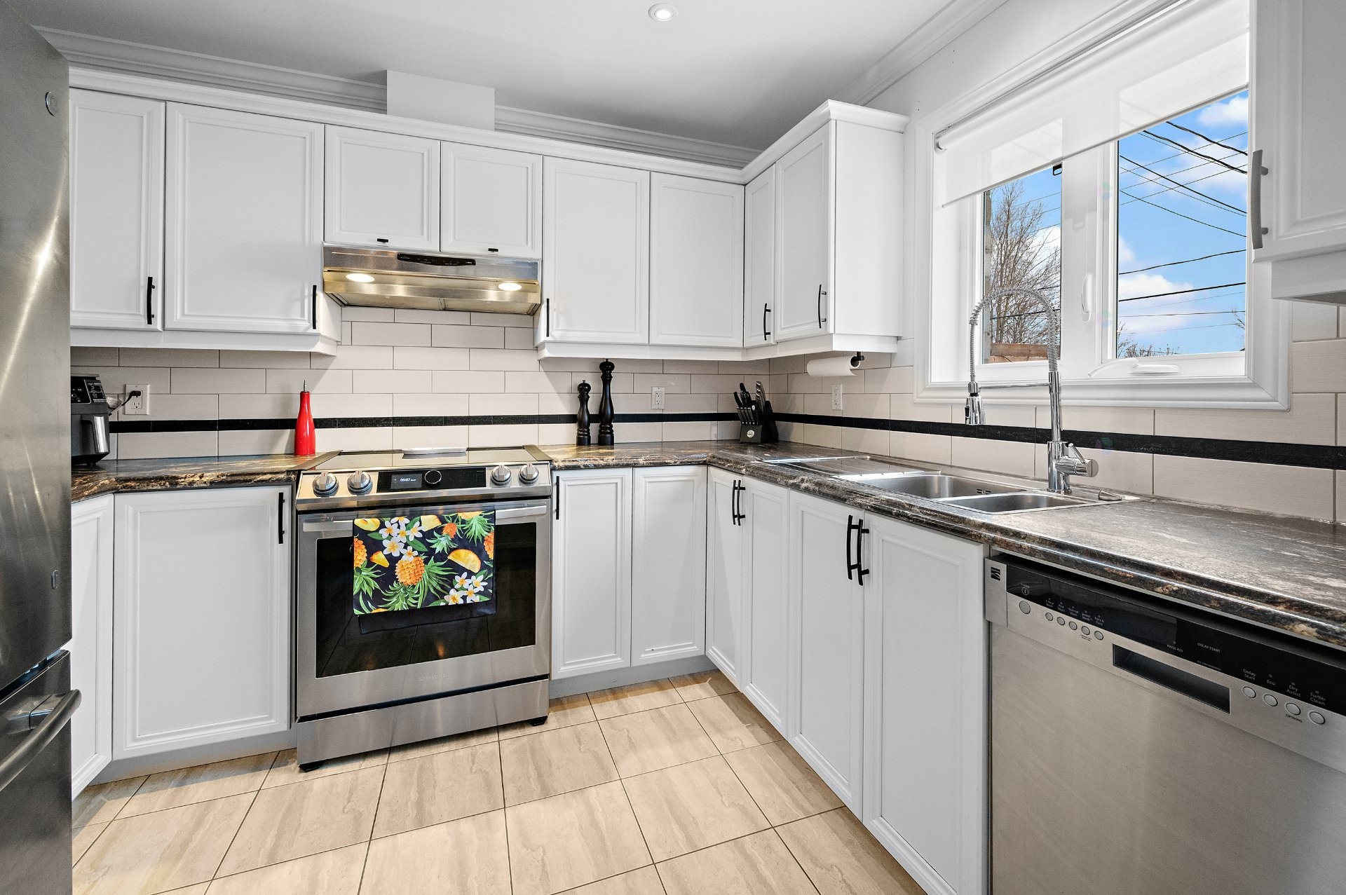 









647


Av. Albert-Rousseau

,
Lévis (Les Chutes-de-la-Chaudière-Ouest),




QC
G6J2C7

