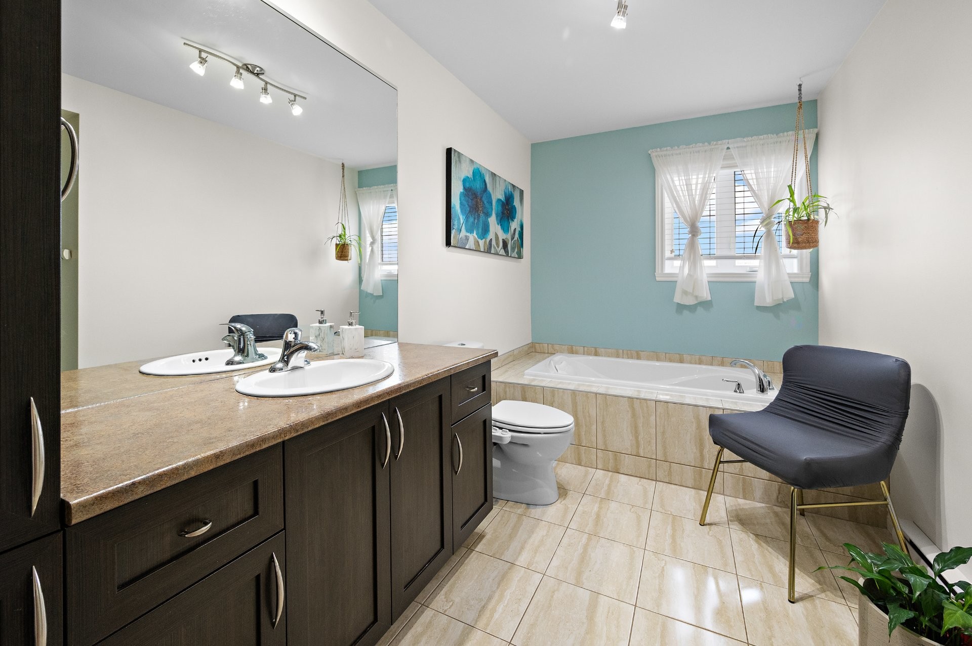 









647


Av. Albert-Rousseau

,
Lévis (Les Chutes-de-la-Chaudière-Ouest),




QC
G6J2C7

