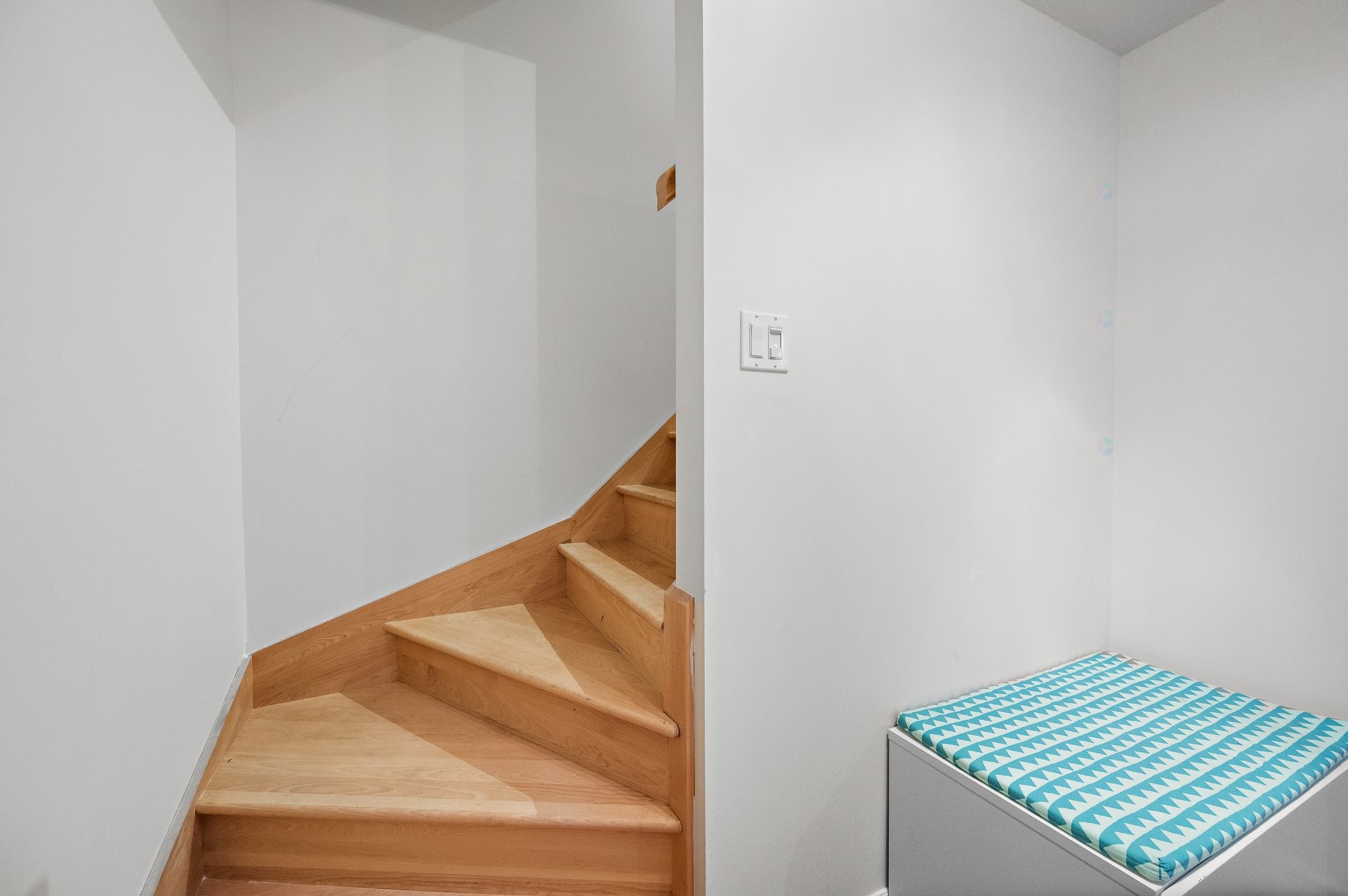 









647


Av. Albert-Rousseau

,
Lévis (Les Chutes-de-la-Chaudière-Ouest),




QC
G6J2C7

