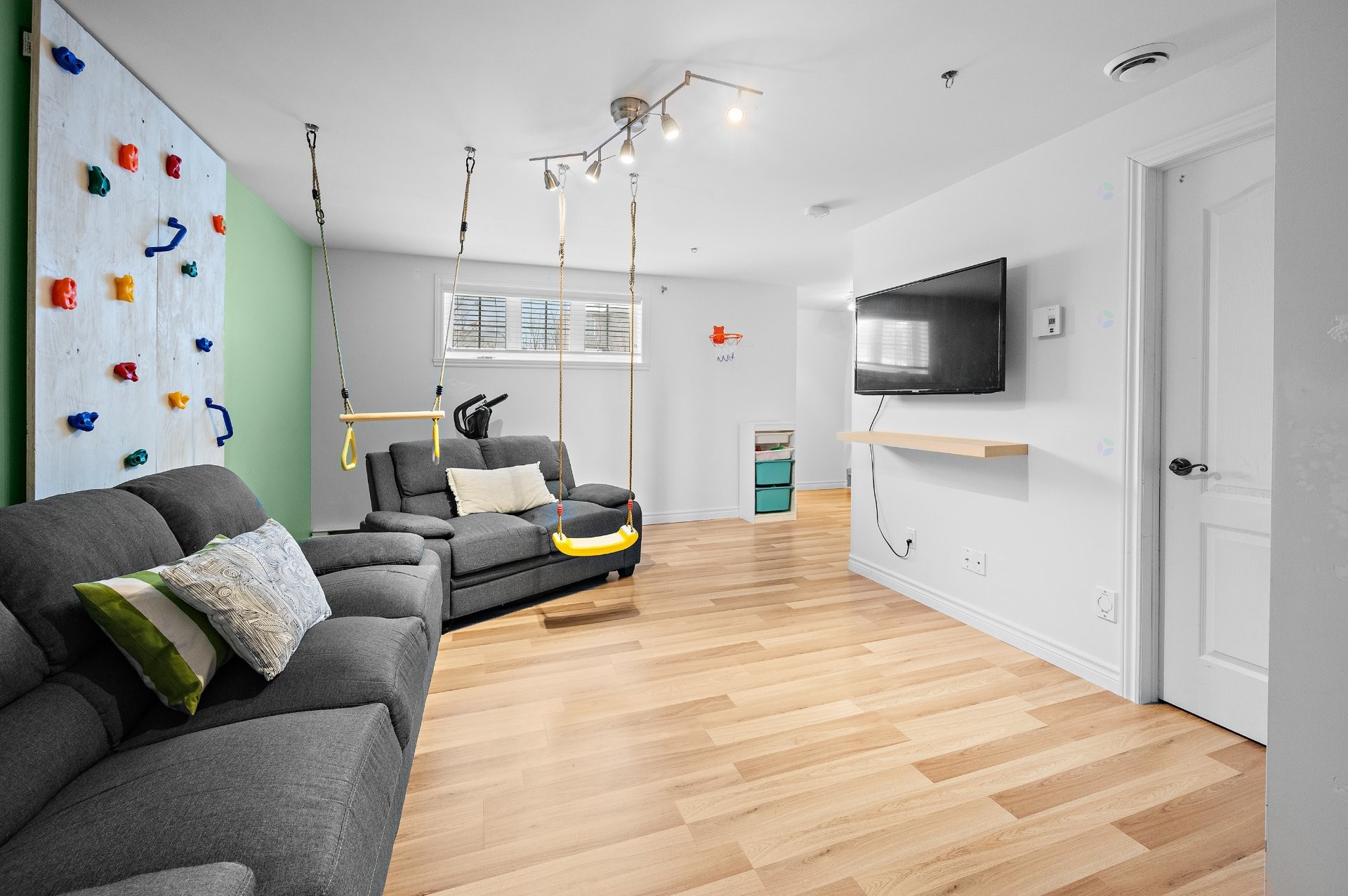 









647


Av. Albert-Rousseau

,
Lévis (Les Chutes-de-la-Chaudière-Ouest),




QC
G6J2C7

