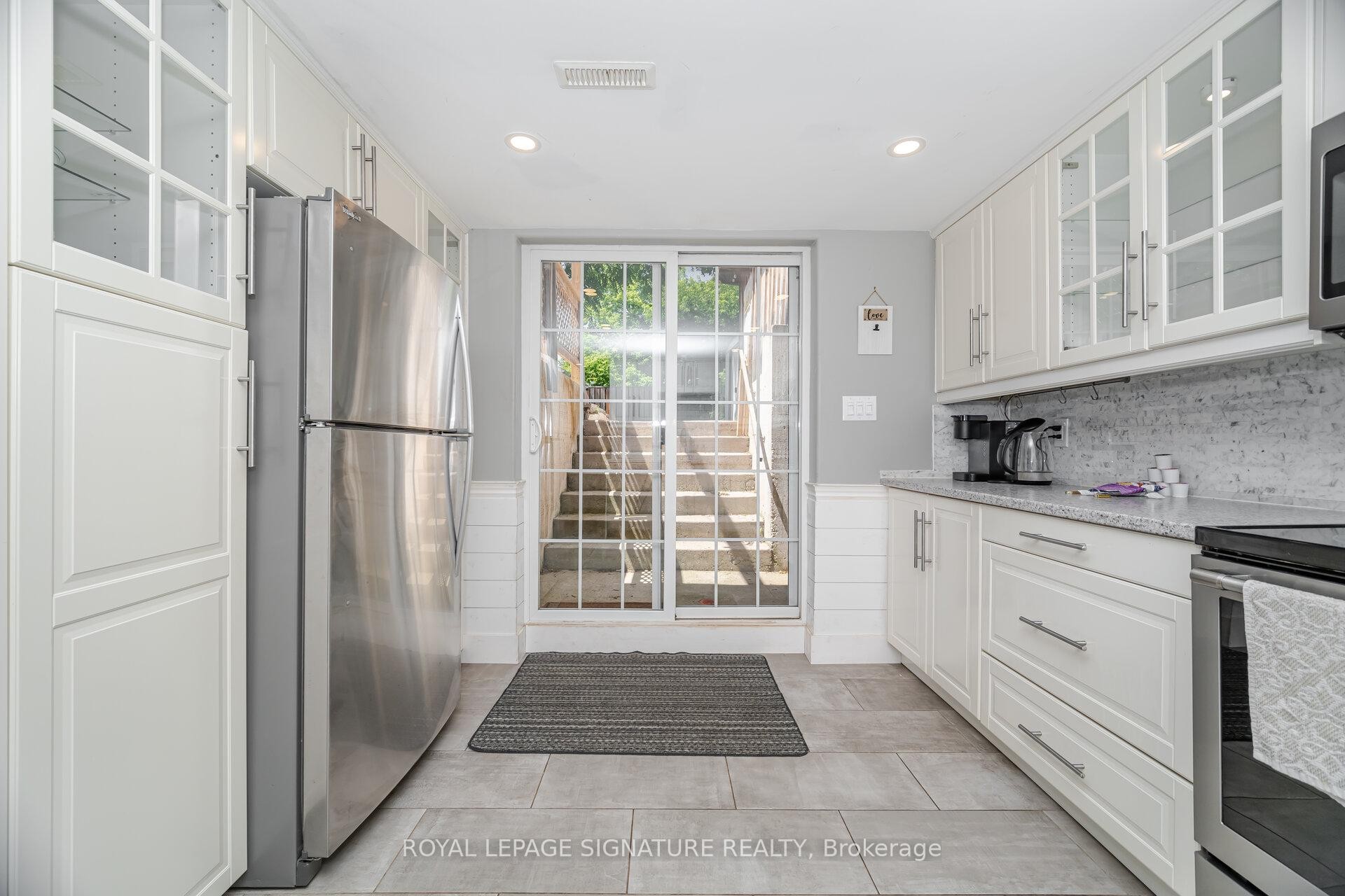 









77


Fairview

Road,
Grimsby,




ON
L3M 3L6

