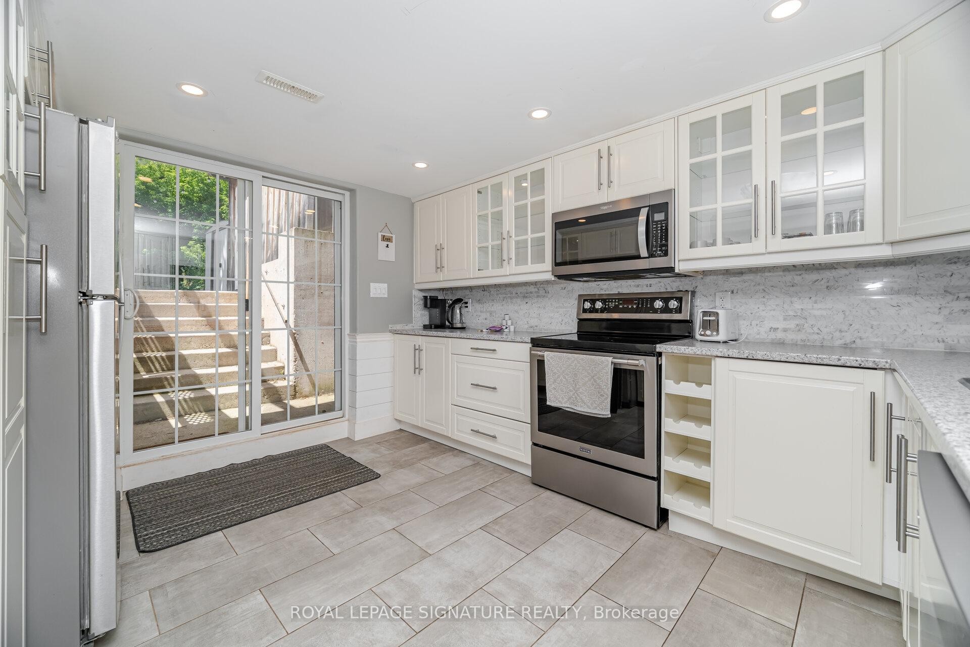 









77


Fairview

Road,
Grimsby,




ON
L3M 3L6

