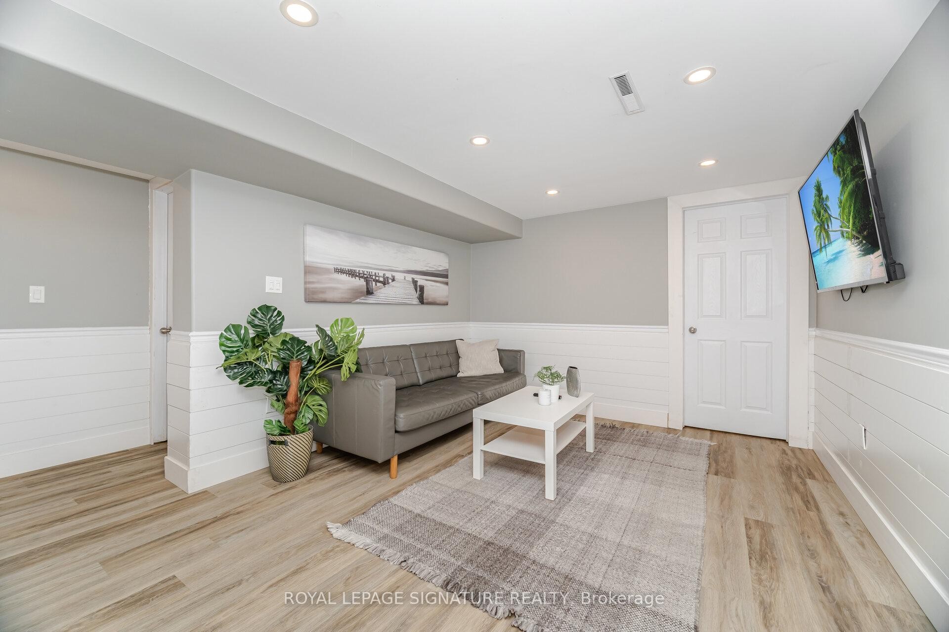 









77


Fairview

Road,
Grimsby,




ON
L3M 3L6

