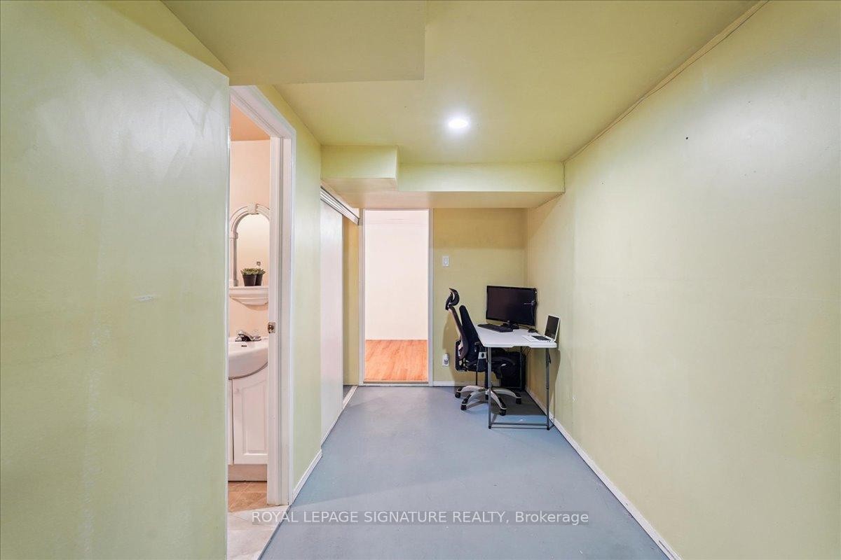 









1131


Sandhurst

Circle, 52,
Toronto,




ON
M1V 1V5

