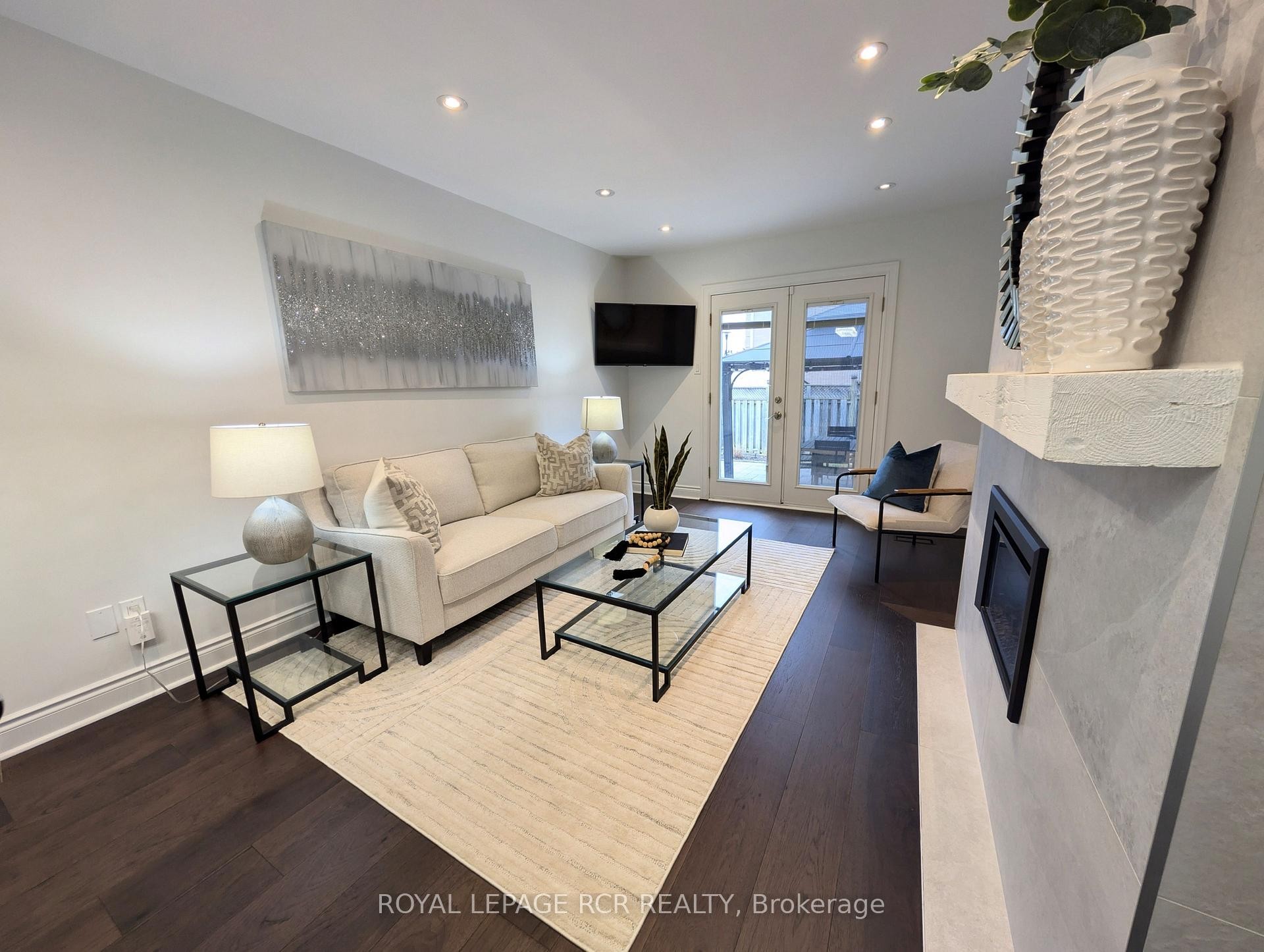 









44


Fountainbridge

Drive,
Caledon,




ON
L7E 1N4

