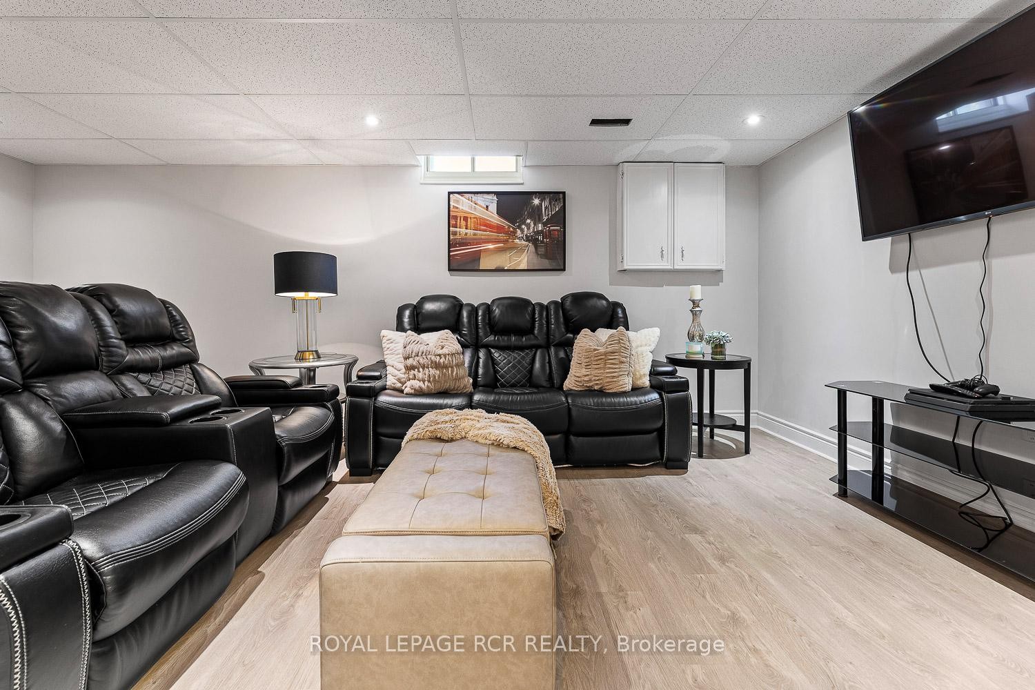 









44


Fountainbridge

Drive,
Caledon,




ON
L7E 1N4

