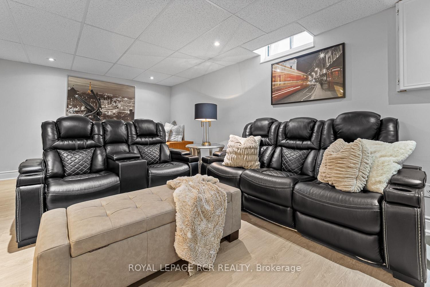 









44


Fountainbridge

Drive,
Caledon,




ON
L7E 1N4

