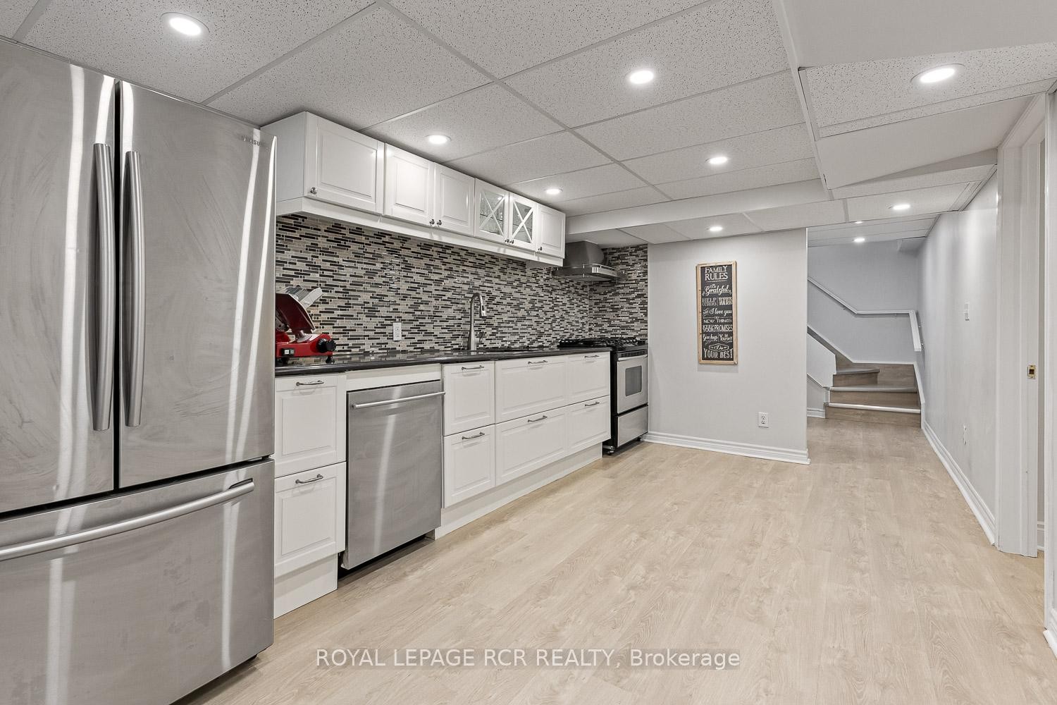 









44


Fountainbridge

Drive,
Caledon,




ON
L7E 1N4

