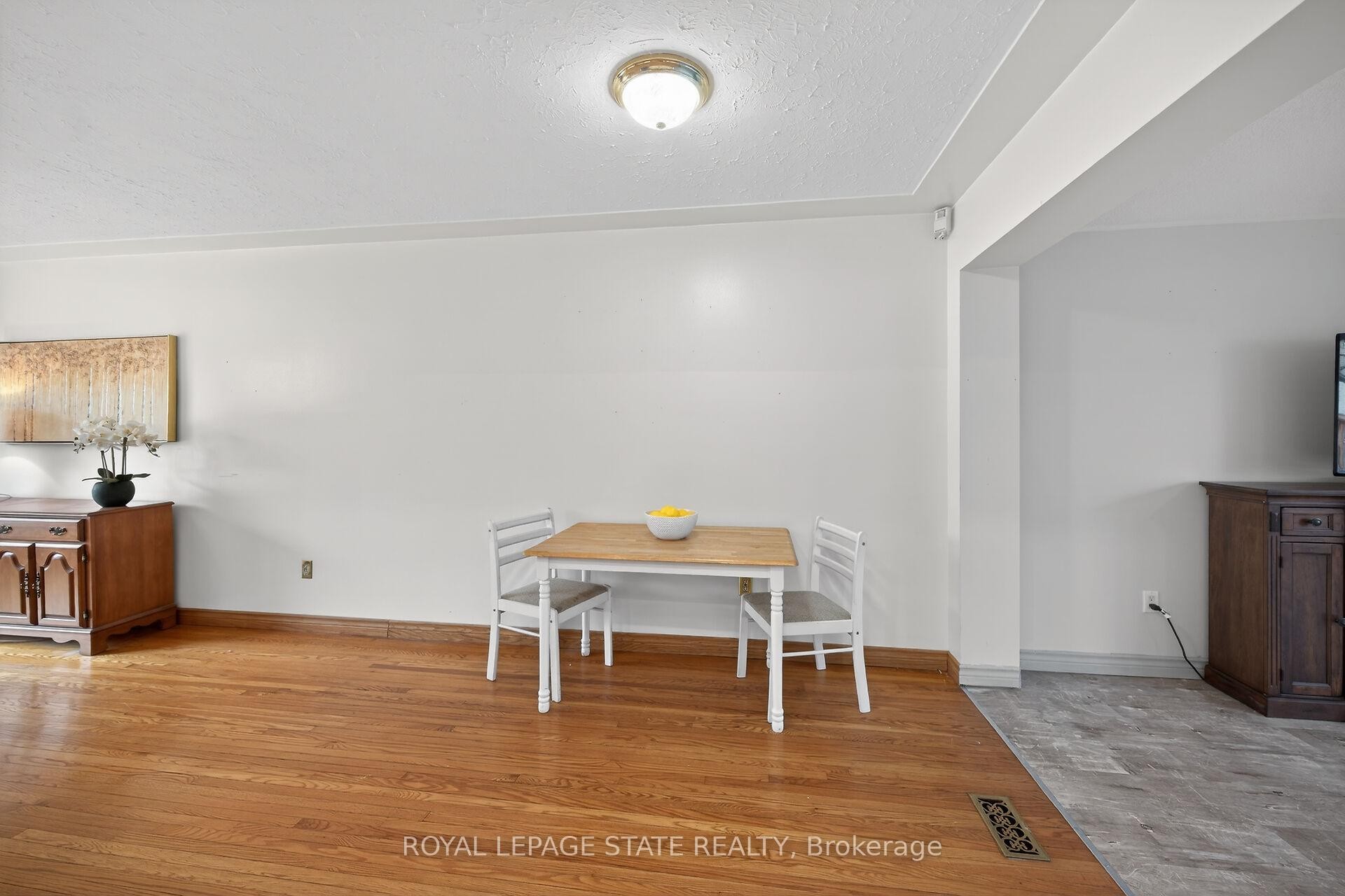 









19


Burfield

Avenue,
Hamilton,




ON
L8T 2J8

