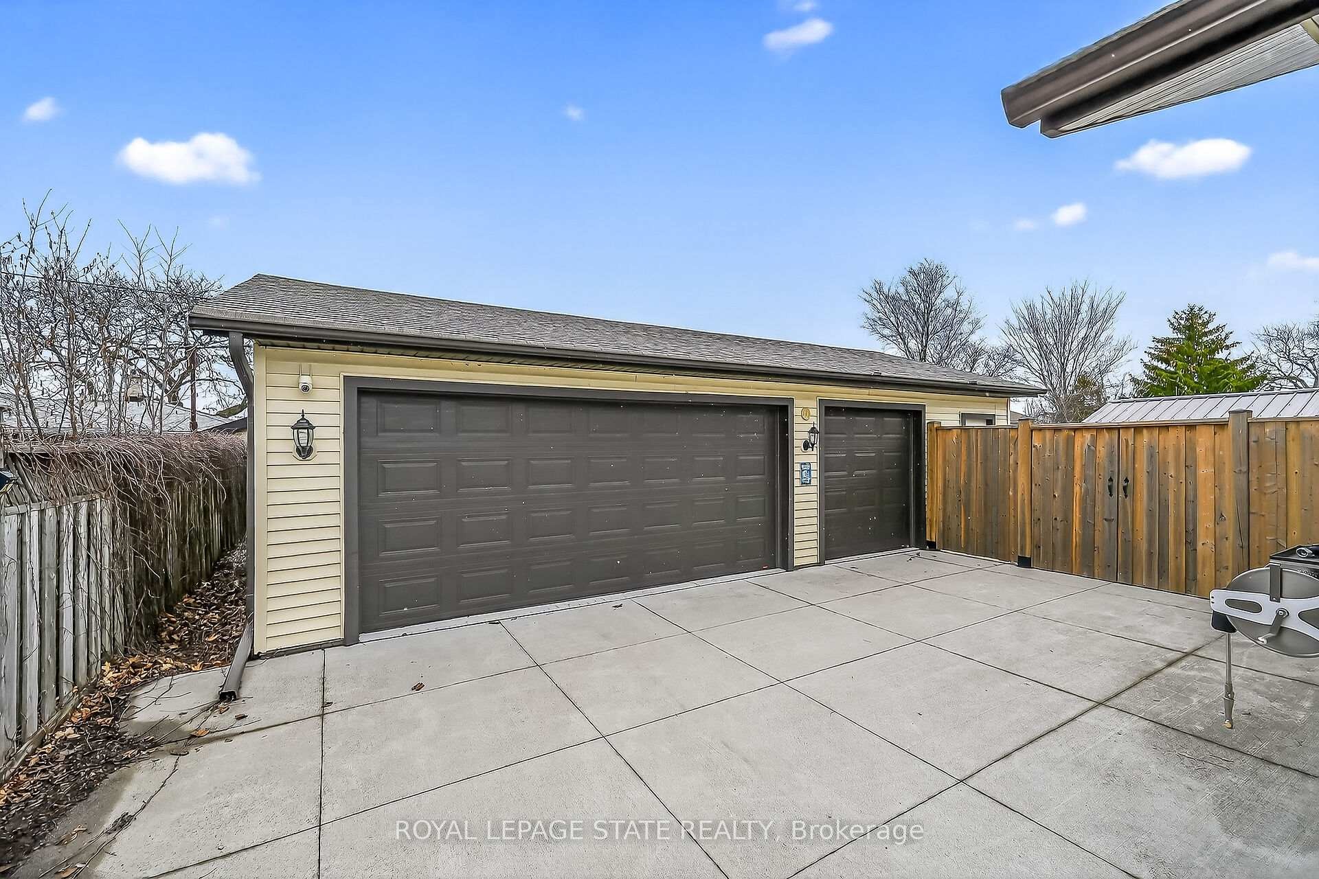 









19


Burfield

Avenue,
Hamilton,




ON
L8T 2J8

