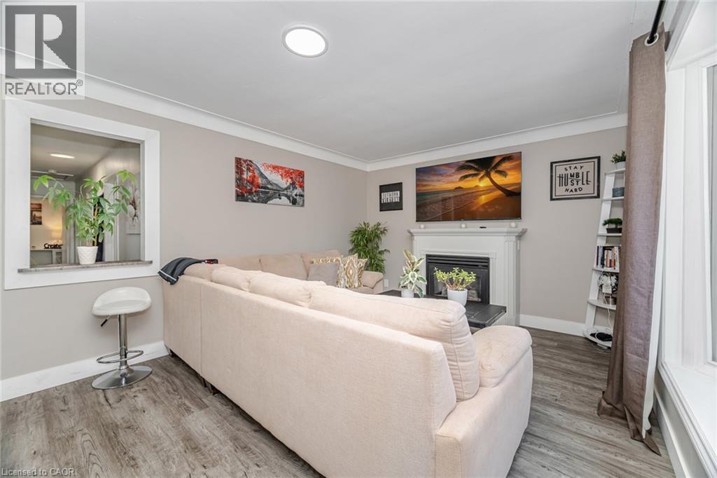 












77 FAIRVIEW Road

,
Grimsby,




Ontario
L3M3L6

