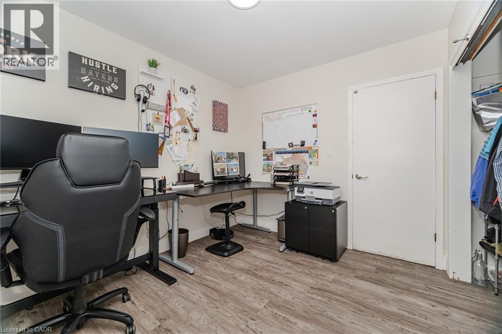 












77 FAIRVIEW Road

,
Grimsby,




Ontario
L3M3L6

