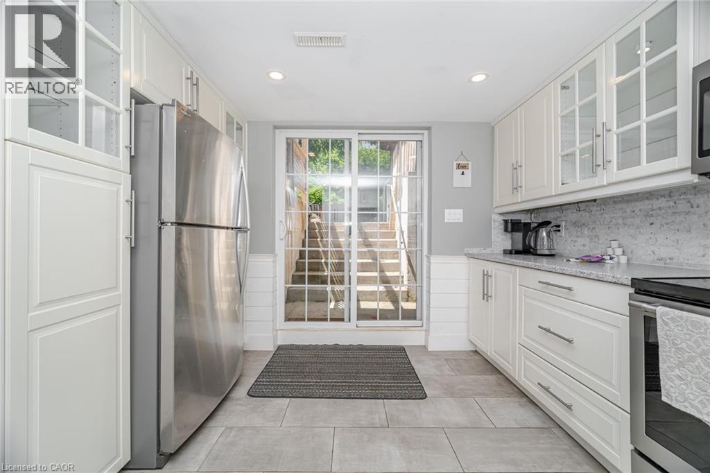 












77 FAIRVIEW Road

,
Grimsby,




Ontario
L3M3L6

