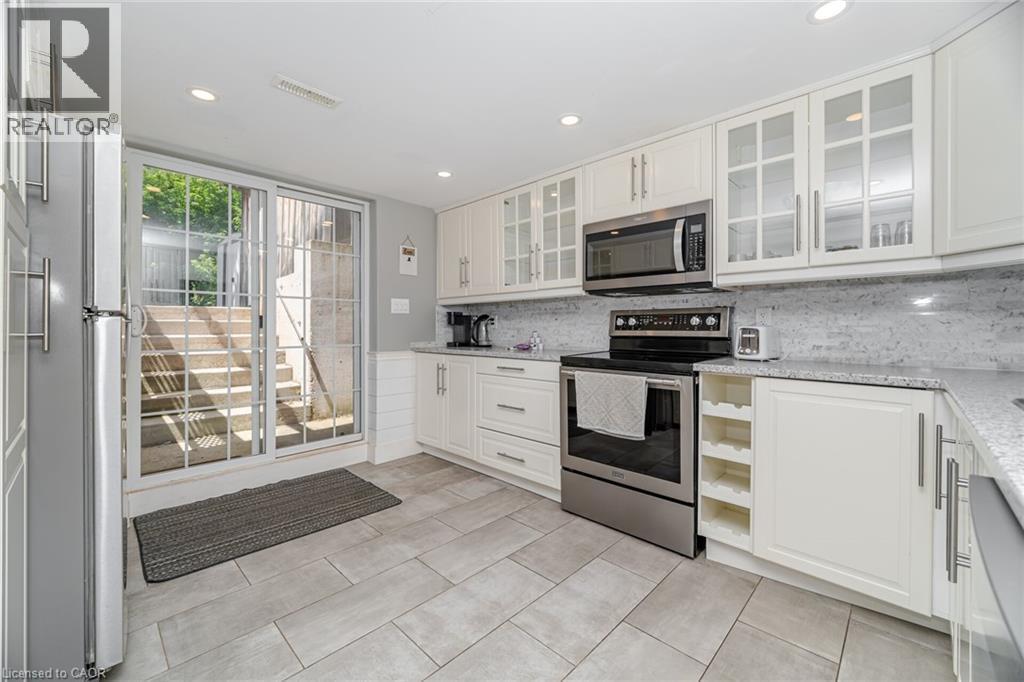 












77 FAIRVIEW Road

,
Grimsby,




Ontario
L3M3L6


