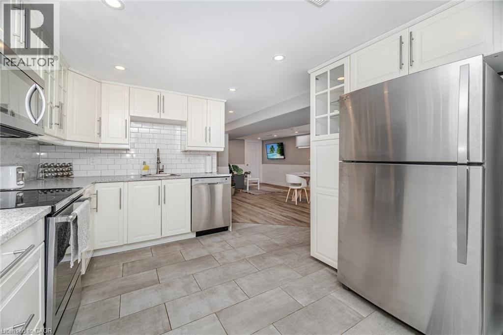 












77 FAIRVIEW Road

,
Grimsby,




Ontario
L3M3L6

