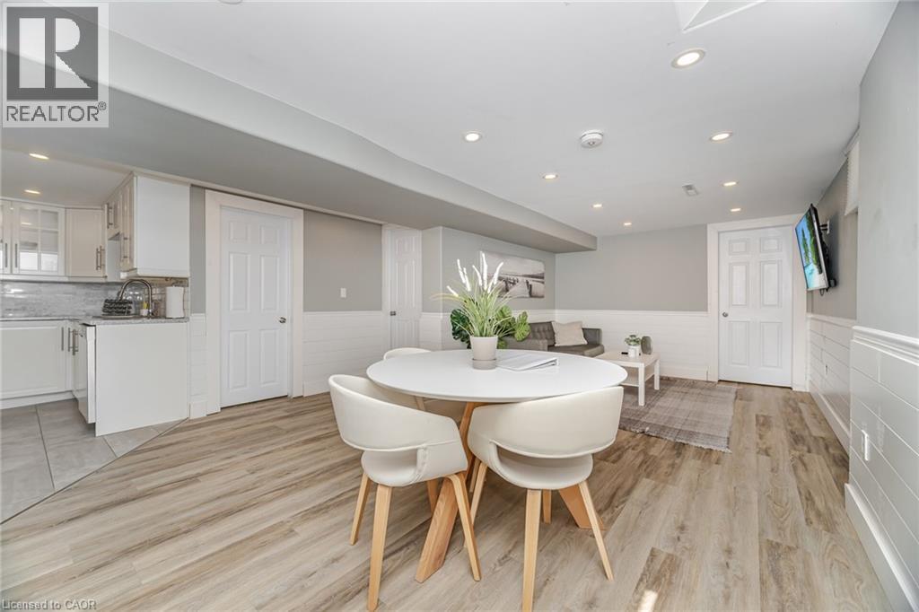 












77 FAIRVIEW Road

,
Grimsby,




Ontario
L3M3L6

