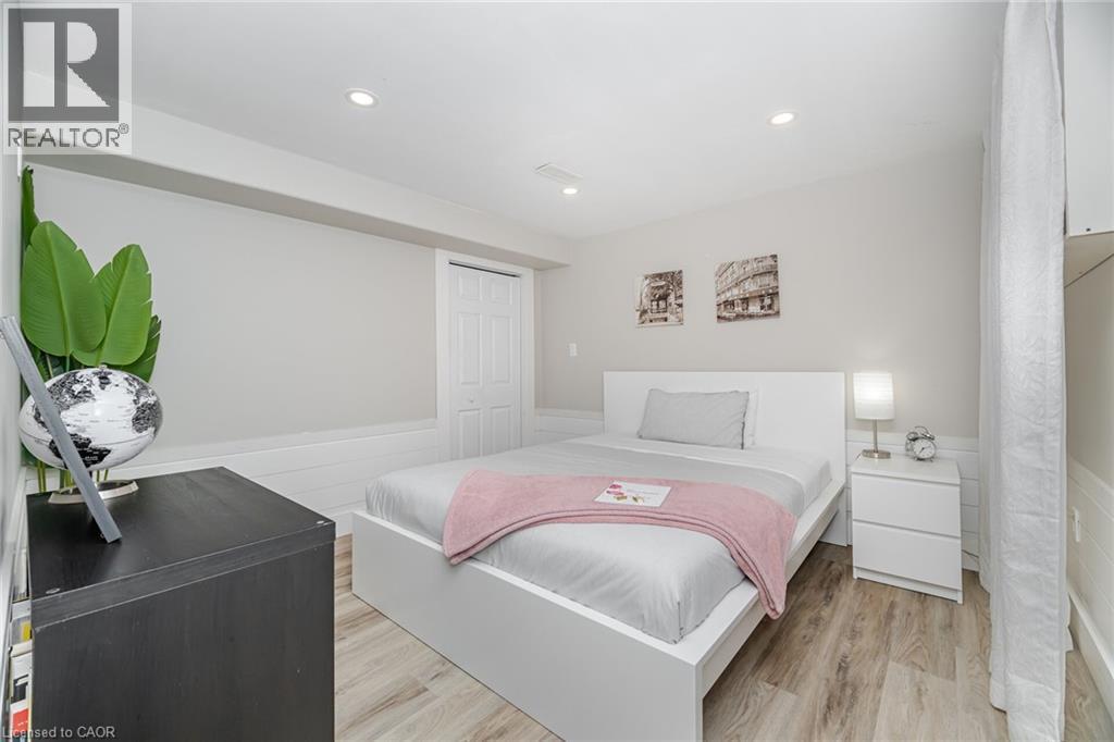 












77 FAIRVIEW Road

,
Grimsby,




Ontario
L3M3L6

