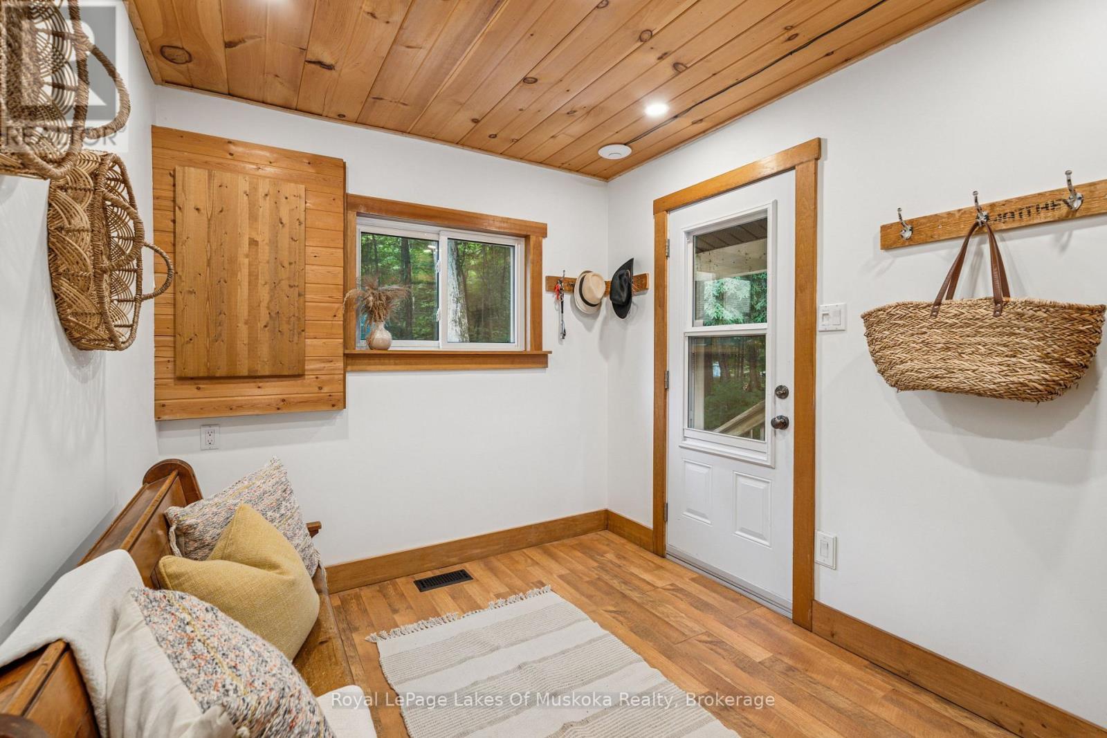 












1315 WOLF CIRCLE

,
Algonquin Highlands (Sherborne),




Ontario
P0A1E0

