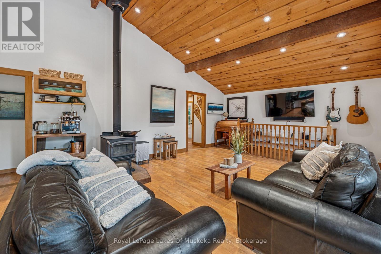 












1315 WOLF CIRCLE

,
Algonquin Highlands (Sherborne),




Ontario
P0A1E0

