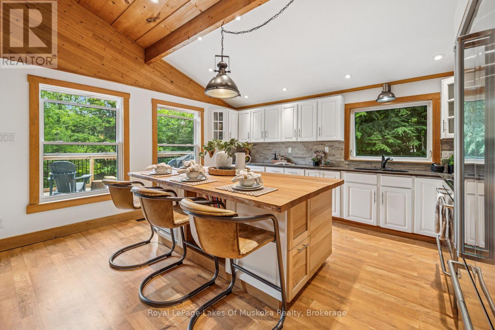 












1315 WOLF CIRCLE

,
Algonquin Highlands (Sherborne),




Ontario
P0A1E0

