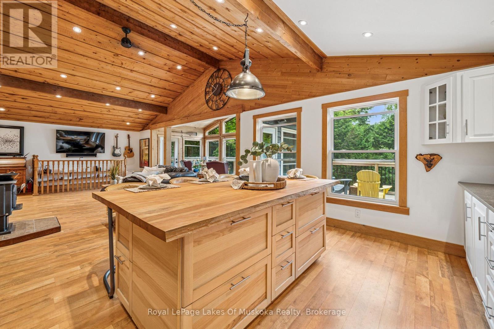 












1315 WOLF CIRCLE

,
Algonquin Highlands (Sherborne),




Ontario
P0A1E0

