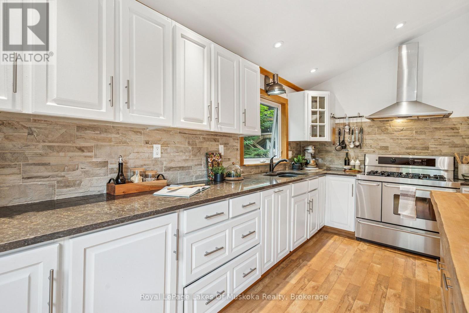 












1315 WOLF CIRCLE

,
Algonquin Highlands (Sherborne),




Ontario
P0A1E0

