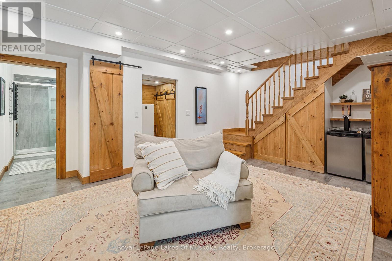 












1315 WOLF CIRCLE

,
Algonquin Highlands (Sherborne),




Ontario
P0A1E0

