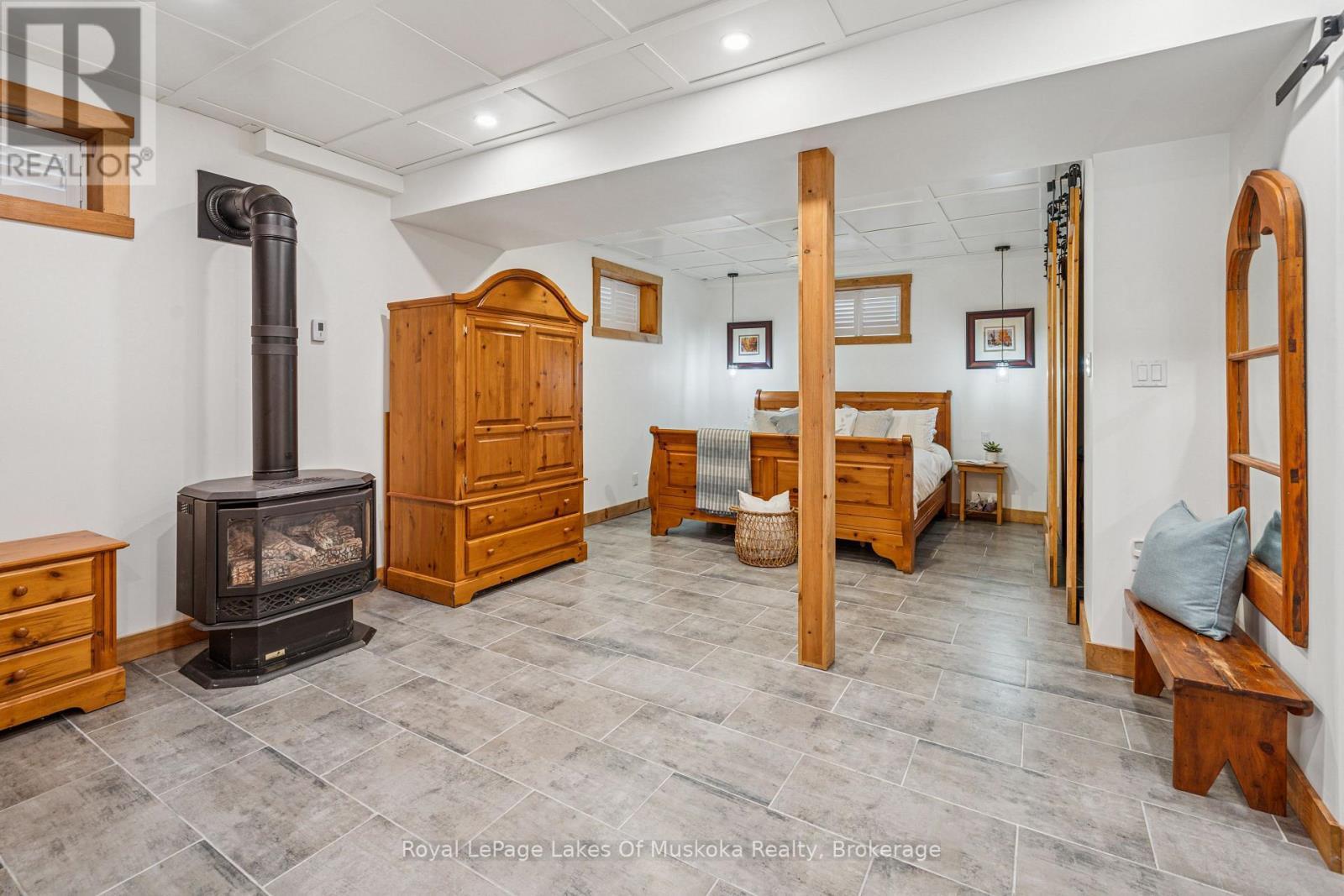 












1315 WOLF CIRCLE

,
Algonquin Highlands (Sherborne),




Ontario
P0A1E0


