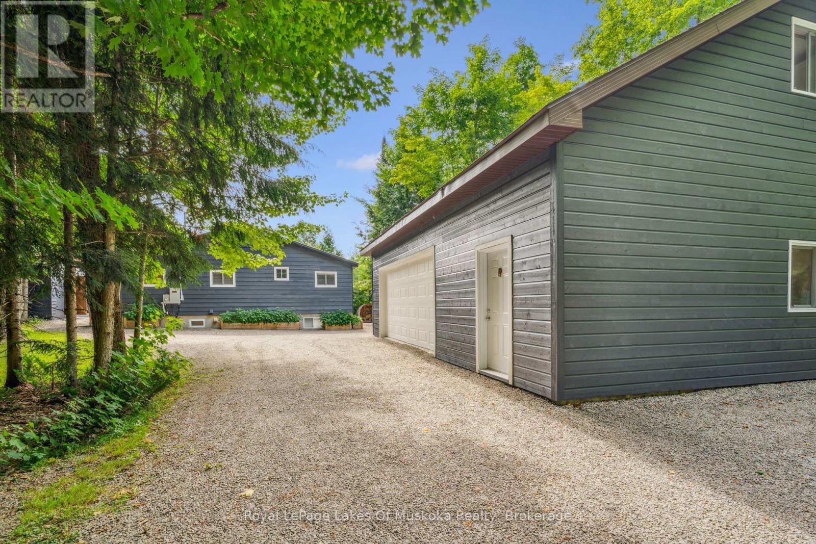 












1315 WOLF CIRCLE

,
Algonquin Highlands (Sherborne),




Ontario
P0A1E0

