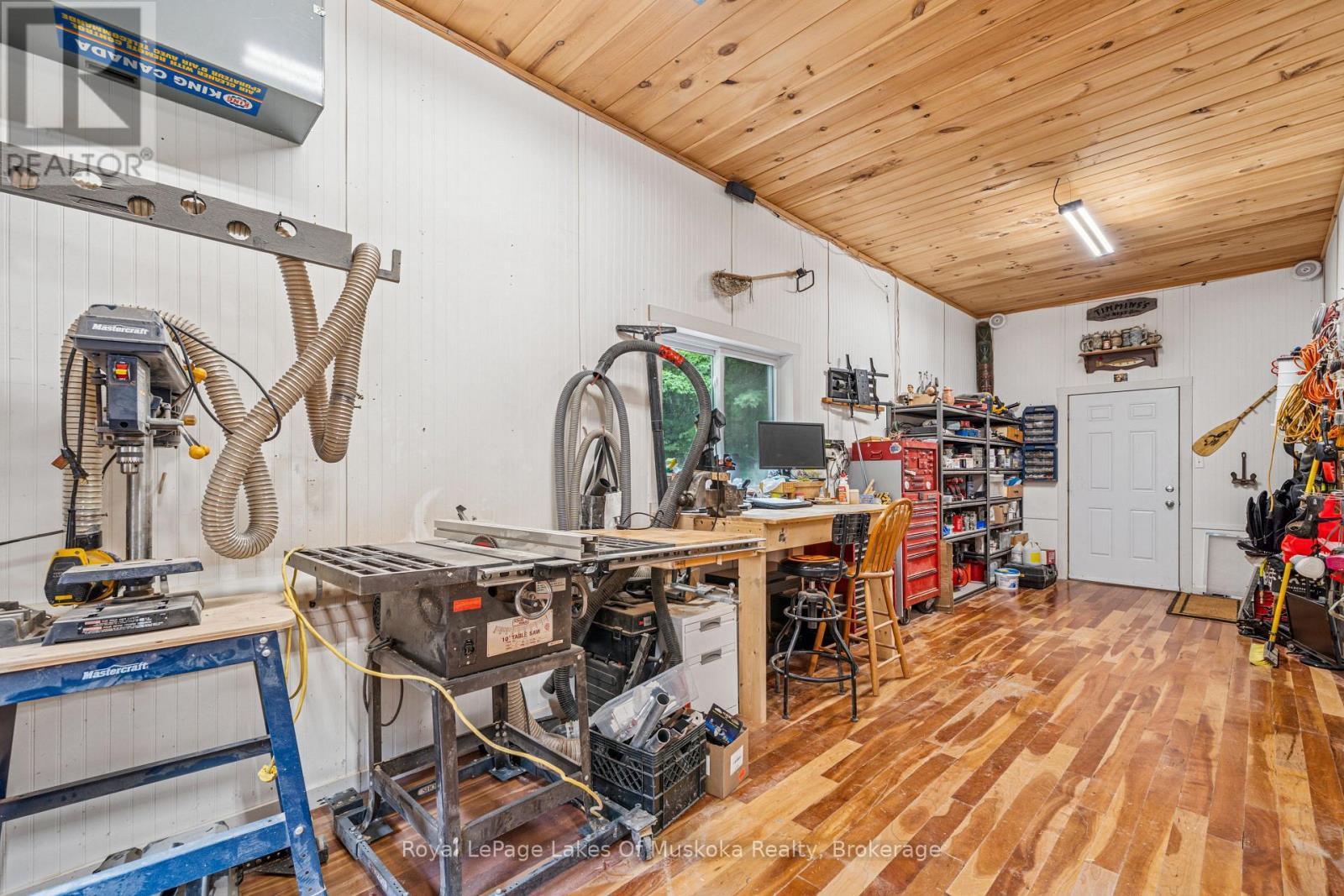 












1315 WOLF CIRCLE

,
Algonquin Highlands (Sherborne),




Ontario
P0A1E0

