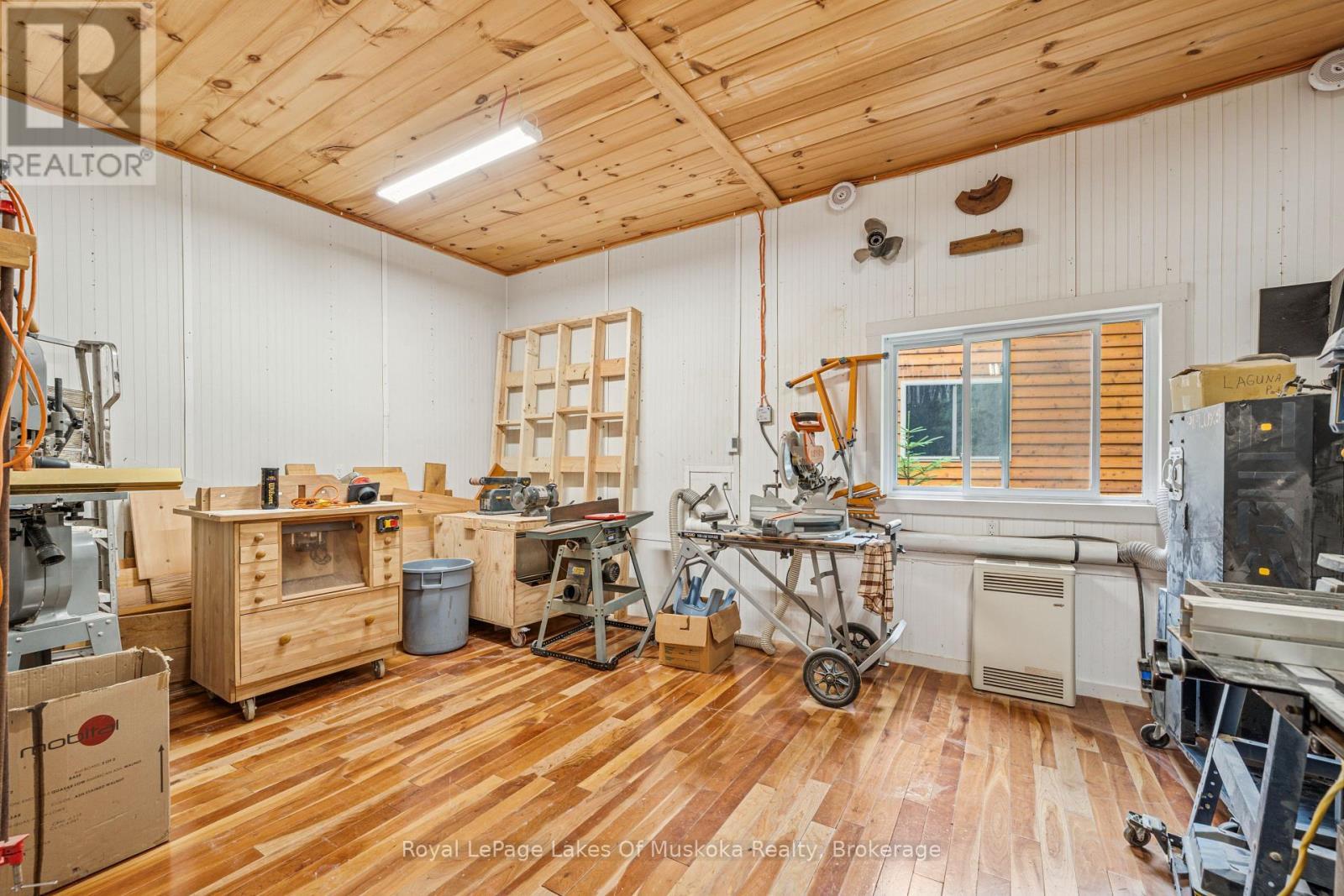 












1315 WOLF CIRCLE

,
Algonquin Highlands (Sherborne),




Ontario
P0A1E0

