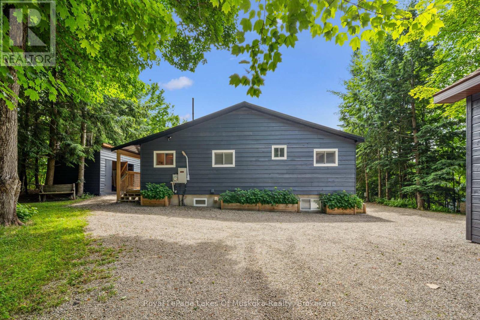 












1315 WOLF CIRCLE

,
Algonquin Highlands (Sherborne),




Ontario
P0A1E0

