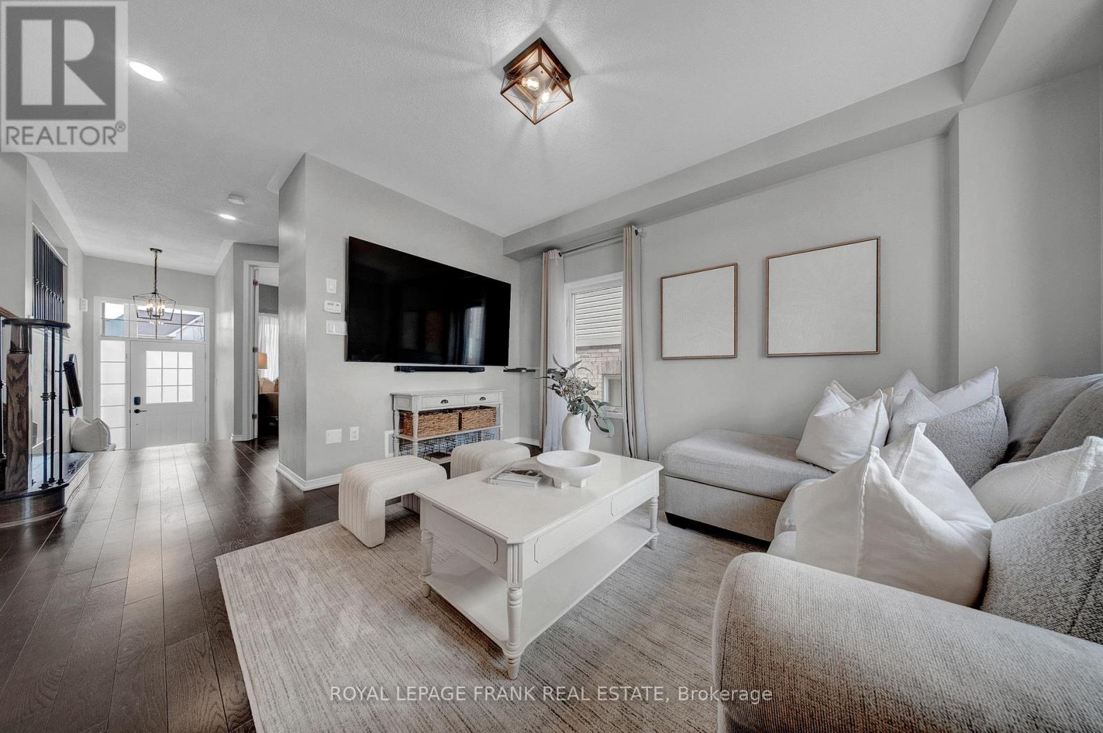 












19 JACK ROACH ST STREET

,
Clarington (Bowmanville),




Ontario
L1C0S8

