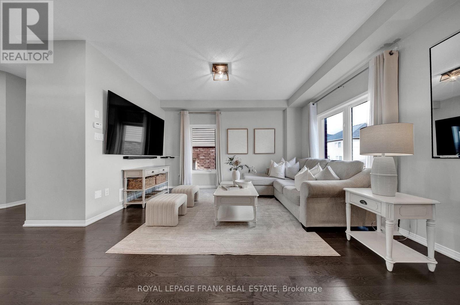 












19 JACK ROACH ST STREET

,
Clarington (Bowmanville),




Ontario
L1C0S8

