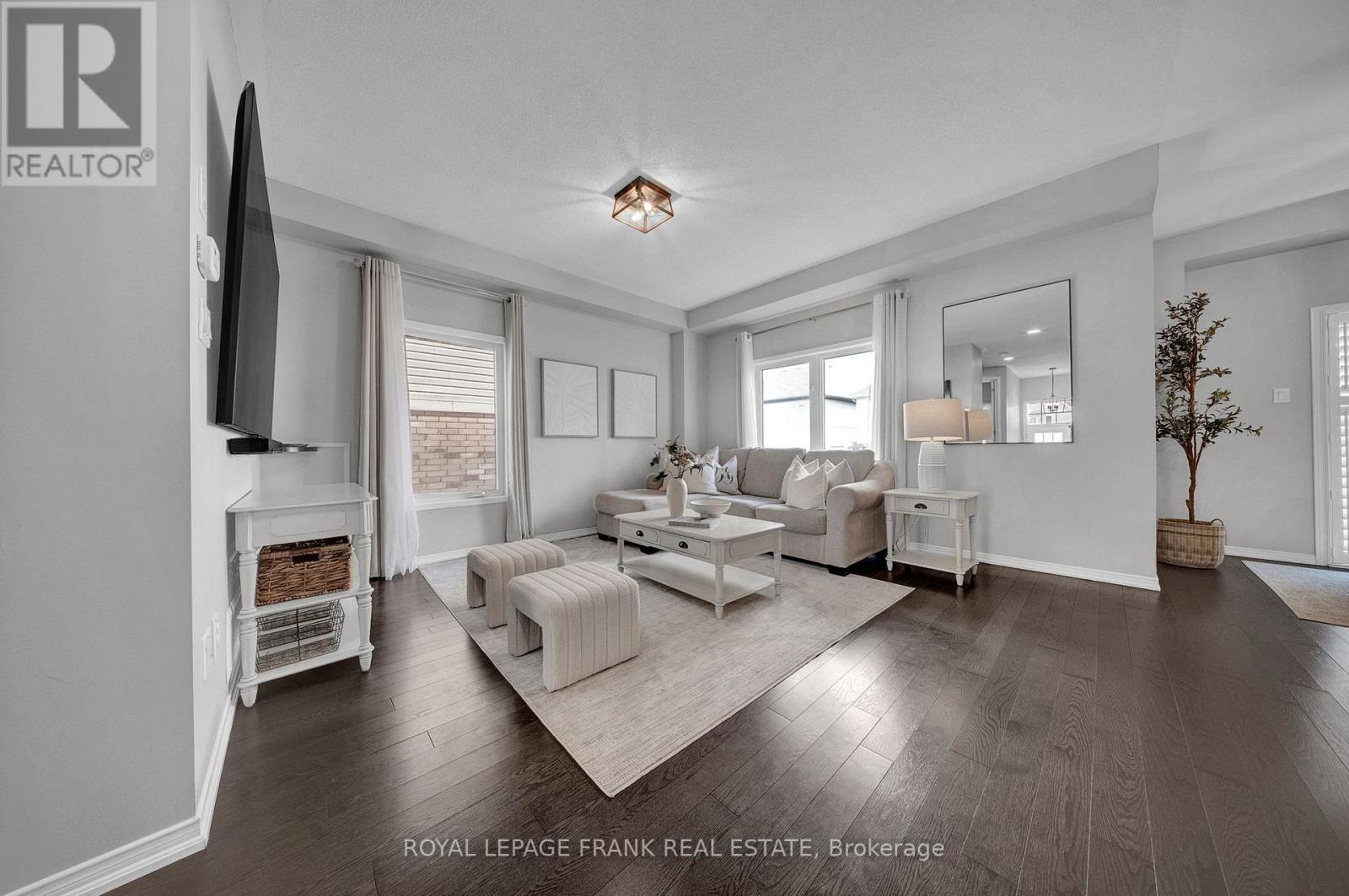 












19 JACK ROACH ST STREET

,
Clarington (Bowmanville),




Ontario
L1C0S8

