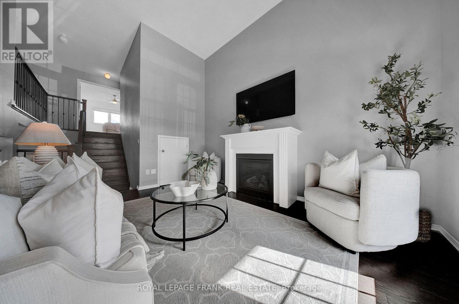 












19 JACK ROACH ST STREET

,
Clarington (Bowmanville),




Ontario
L1C0S8

