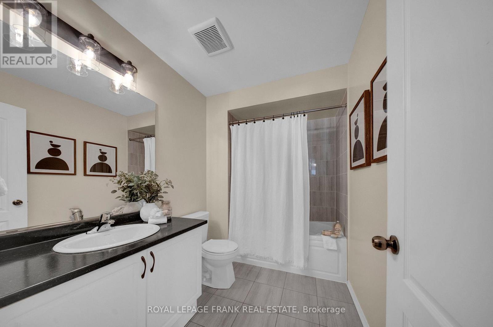 












19 JACK ROACH ST STREET

,
Clarington (Bowmanville),




Ontario
L1C0S8

