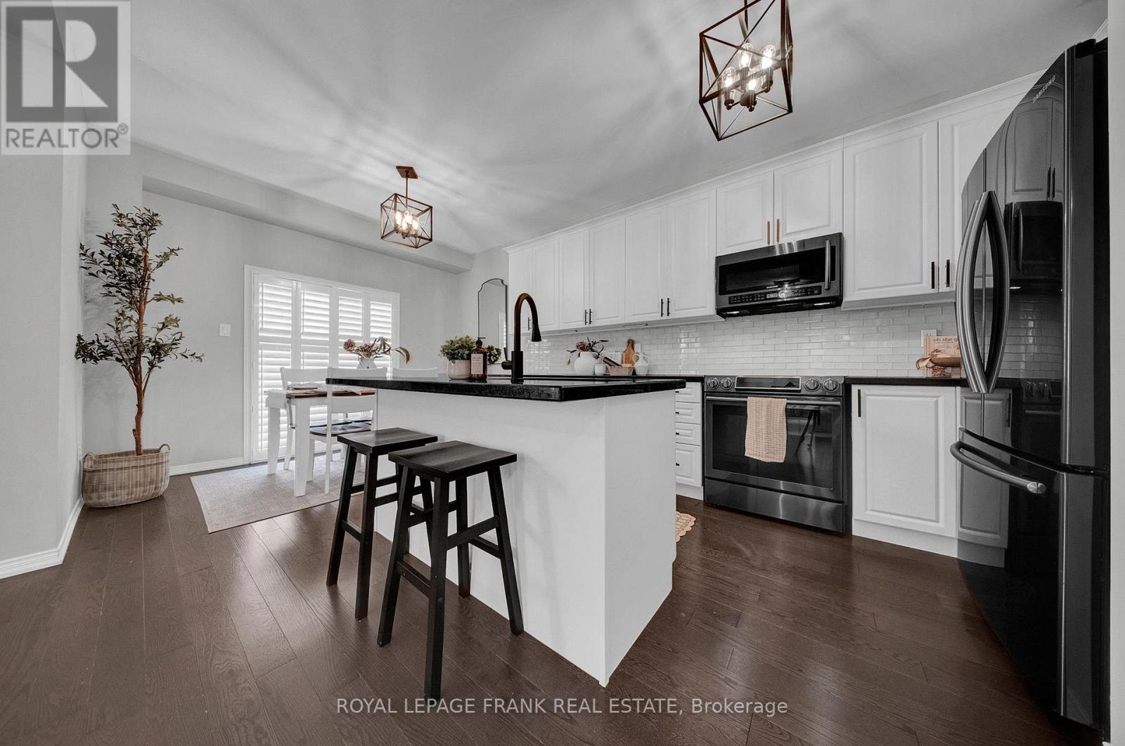 












19 JACK ROACH ST STREET

,
Clarington (Bowmanville),




Ontario
L1C0S8

