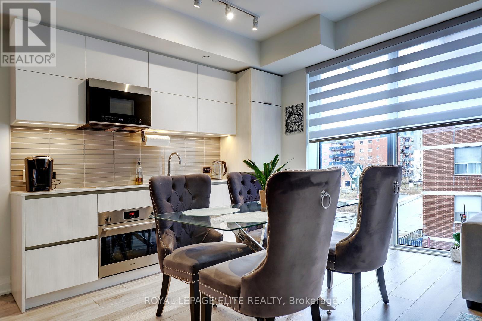 












318 - 21 PARK STREET E

,
Mississauga,




Ontario
L5G0C2

