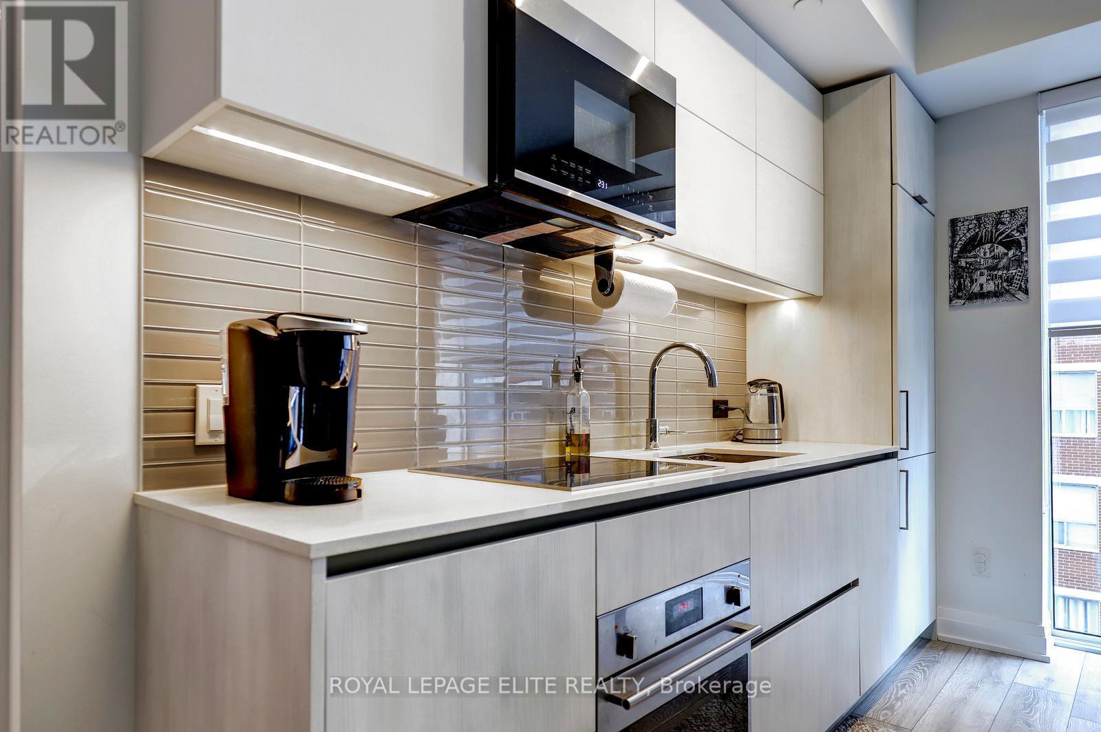 












318 - 21 PARK STREET E

,
Mississauga,




Ontario
L5G0C2

