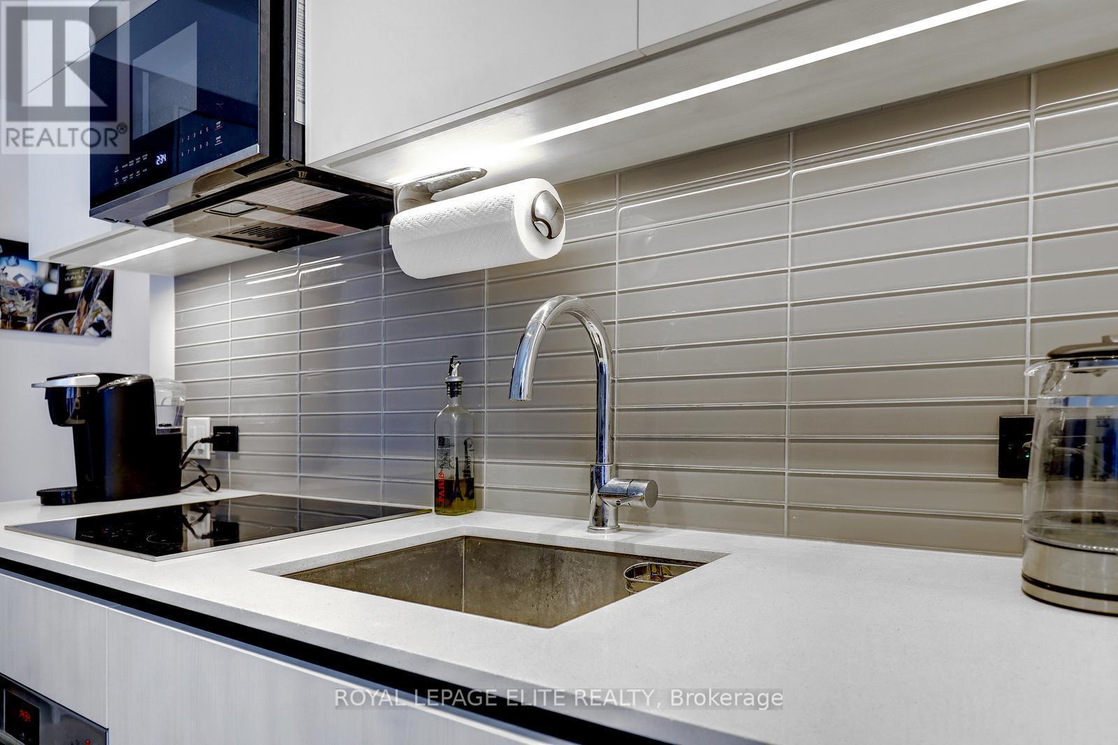 












318 - 21 PARK STREET E

,
Mississauga,




Ontario
L5G0C2

