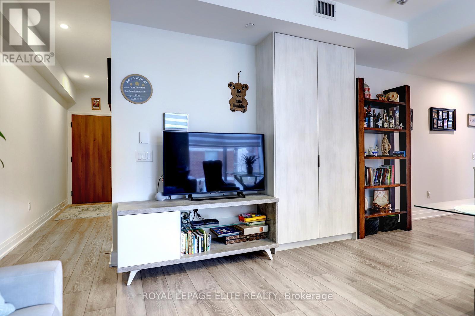 












318 - 21 PARK STREET E

,
Mississauga,




Ontario
L5G0C2

