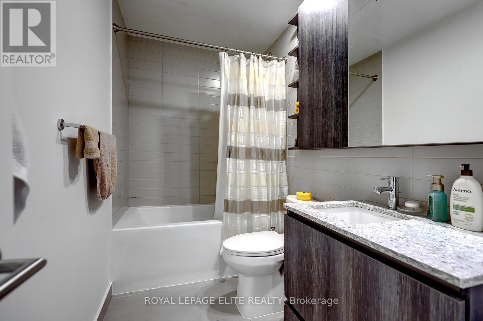 












318 - 21 PARK STREET E

,
Mississauga,




Ontario
L5G0C2

